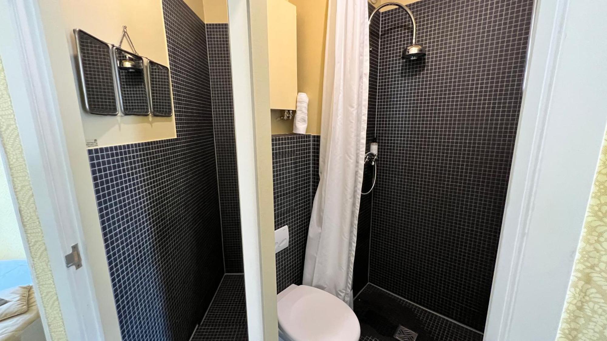 Latroupe Le Berger Hotel Saint-Gilles Værelse billede